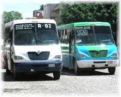 Puerto Vallarta Transport - blauer und grüner Bus