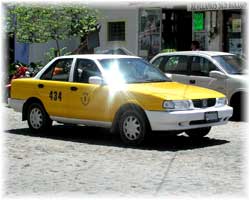 Puerto Vallarta - gelbes Taxi