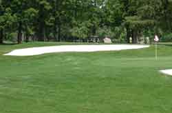 Golfplatz mit Bunker